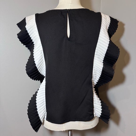 FAB’RIK Sleeveless Ruffle Accent Blouse BLACK-WHITE / SMALL - Picture 7 of 12